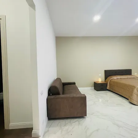 Nerisa Konukevi Napoli